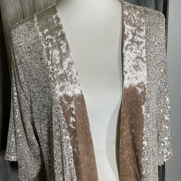 SO 🥂Happy New Year’s Robe/Dress🥂 - Picture 7 of 11